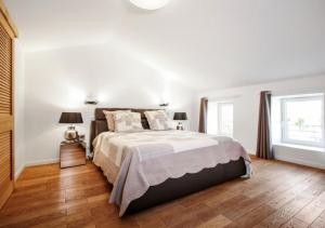 Postel nebo postele na pokoji v ubytování Magnifique Villa Charentaise avec Piscine & Beau Jardin - Moderne & Confort - Wifi gratuit + 24 fotografií