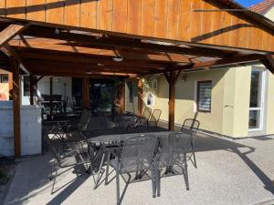 Restaurace v ubytování Penzion Trojna Lednice-vhodné na svatby,rodinné akce,teambuilding