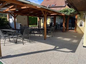 Patio nebo venkovní prostory v ubytování Penzion Trojna Lednice-vhodné na svatby,rodinné akce,teambuilding