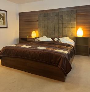 Posteľ alebo postele v izbe v ubytovaní Hotel Barbakan