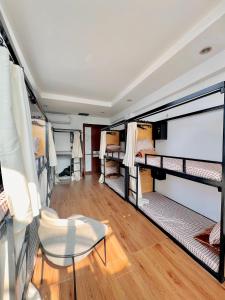 Postel nebo postele na pokoji v ubytování Hanoi Station Budget Backpackers - LushStay