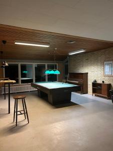 Biliár nebo kulečník v ubytování Hostel Mors