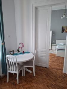 Ένα ή περισσότερα κρεβάτια σε δωμάτιο στο Yasmine Apartment Ultracentral