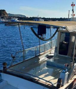 Phong cảnh thiên nhiên gần thuyền