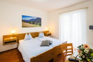 Postel nebo postele na pokoji v ubytování Hotel Rondinella Locarno + 37 fotografií