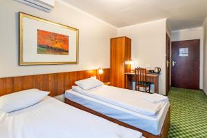 Gulta vai gultas numurā naktsmītnē Hit Hotel
