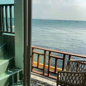 海景或在酒店看到的海景