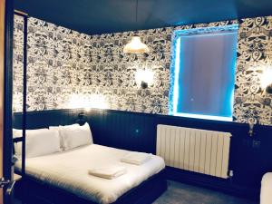 a bed in a room with a blue wall at The Residence Sasco Apartments in Blackpool