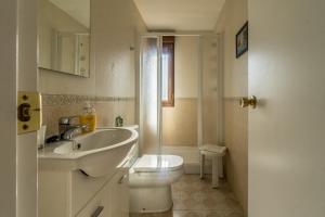 Koupelna v ubytování Casa Rural Bocanegra + 57 fotografií