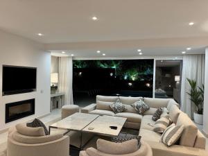 TV a/nebo společenská místnost v ubytování Sunshine - PINHEIROS ALTOS