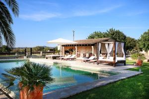 Bazén v ubytování Son Mas Vell nebo v jeho okolí