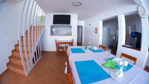 TV a/nebo společenská místnost v ubytování Cacimba Sunset Lodge