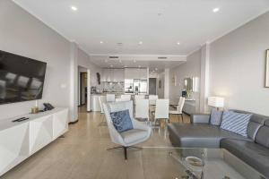 Posezení v ubytování Eagle Beach - Alluring Beach View 2BR condo -LV304