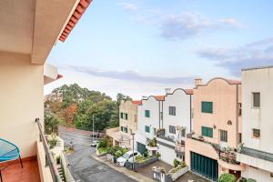 Apartamento con balcón con vistas a la calle. en Casa da Abegoaria, en Caniço