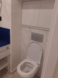 Ένα μπάνιο στο Sea Viev ORBI SITY studio