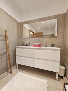 Ένα μπάνιο στο Villa de standing Fiurenza - Domaine Romella - Piscine - Proche Saint-Florent