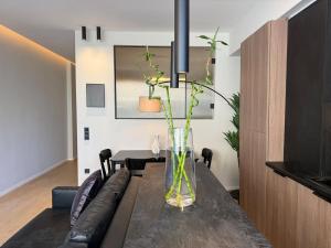 a dining room with a table with a vase of flowers at DoorMat #31 Juliet in Thessaloniki