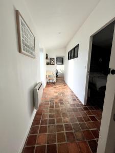 TV a/nebo společenská místnost v ubytování Divatte, Belle maison 8 pers en bord de Loire