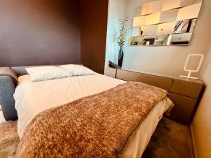 Postel nebo postele na pokoji v ubytování Stylish Duplex very near Disneyland Paris with Parking 2-8 Guests