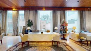 Χώρος καθιστικού στο Radisson Collection Hotel & Spa, Riverfront Srinagar