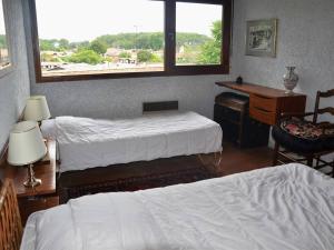 Postel nebo postele na pokoji v ubytování Grande villa avec jacuzzi à La Pointe aux Chevaux - FR-1-736-23