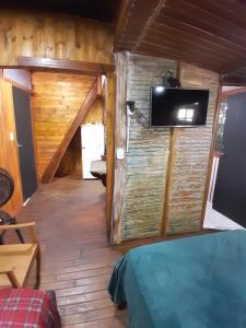 Televisyen dan/atau pusat hiburan di Chalé Bambu