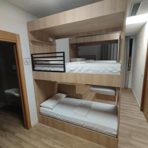 dpaso Urban Hostel客房内的一张或多张床位