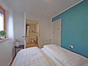 Ένα ή περισσότερα κρεβάτια σε δωμάτιο στο JIRVISTA-Homes, voll ausgestattete Wohnung im EG, kontaktloser Zutritt