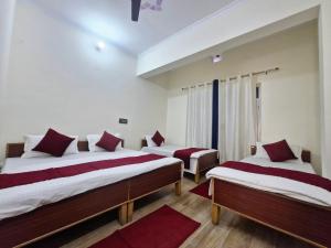 Postel nebo postele na pokoji v ubytování Hotel Aashirwad