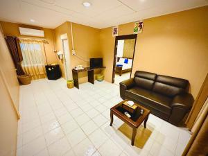 TV a/nebo společenská místnost v ubytování Aonang Privacy Resort