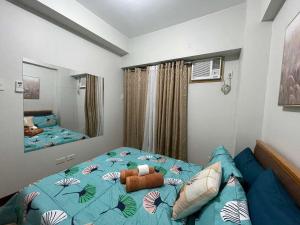 Uma cama ou camas num quarto em Verdon Parc Davao City with Balcony by darpm