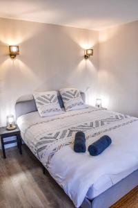 Ένα ή περισσότερα κρεβάτια σε δωμάτιο στο Villa du Parc Le Pin +33 φωτογραφίες