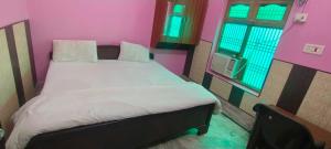 Letto o letti in una camera di OYO 82076 Hotel Balaji Palace