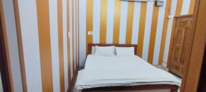 Letto o letti in una camera di OYO 82076 Hotel Balaji Palace