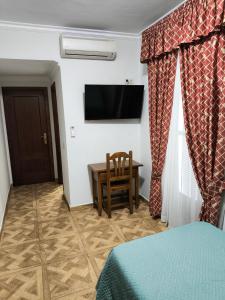 TV a/nebo společenská místnost v ubytování Hostal Bellido + 28 fotografií