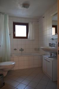 Koupelna v ubytování Ferienwohnung Allmein Top 2 + 19 fotografií