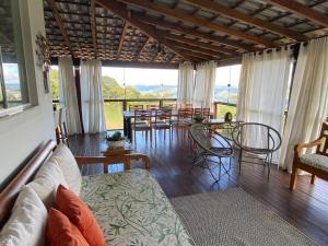 a living room with a couch and a table and chairs at Casa Bella Collina in Venda Nova do Imigrante