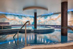A piscina localizada em Hilton Dublin Kilmainham ou nos arredores