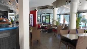 Reštaurácia alebo iné gastronomické zariadenie v ubytovaní Appartement 616, 5 personnes belle vue Mer By Palmazur Vacances