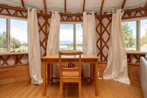 Foto dalla galleria di Jumping Juniper Ranch Yurt a Sisters