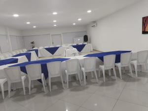 a blue and white table and chairs in a room at Hotel Sabana del Sinu By GEH Suites in Montería +20 photos