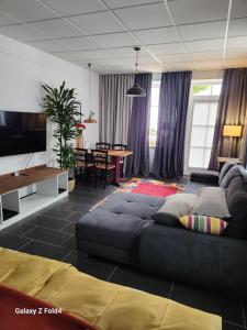 a living room with a couch and a table at Ferienwohnung Walsrode City in Walsrode