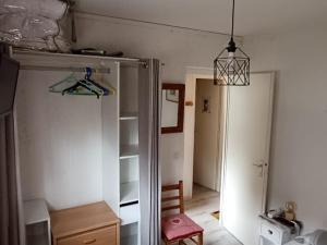 a room with a closet with a door and a shelf at Appartement cosy proche pistes ski avec garage - FR-1-498-112 in Thollon