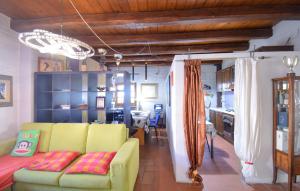 Posezení v ubytování Amazing Apartment In Roma With Wifi