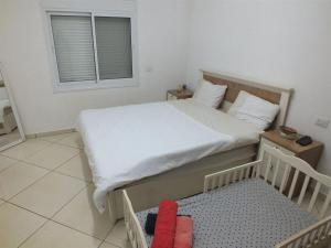 a small bedroom with a bed and a window at Hermon Garden Apartment in Majdal Shams