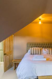 Postel nebo postele na pokoji v ubytování Sea to Sea by Keepers Cottages