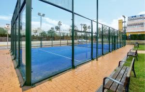 Εγκαταστάσεις για τένις ή/και σκουός στο 4 Bedroom Awesome Apartment In Chipiona ή εκεί κοντά +15 φωτογραφίες