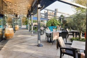 Um restaurante ou outro lugar para comer em Hilton Dublin Kilmainham