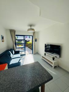 TV a/nebo společenská místnost v ubytování Bungalow Gilly