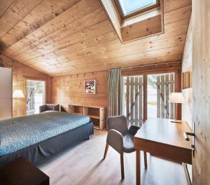 Ένα ή περισσότερα κρεβάτια σε δωμάτιο στο Top-notch Gstaad Chalet with supreme interior